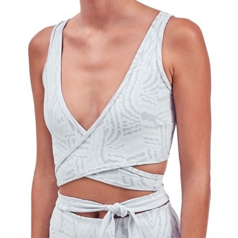 Devon Windsor Ellie Top Blanco Zebra‎ Wrap Sports Bra Crop Top Medium NWT